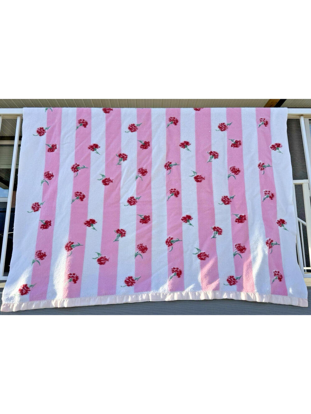 Vtg Satin Trim Blanket Bedding Pink White Red Roses Design Twin 69"L x 62.5"W
